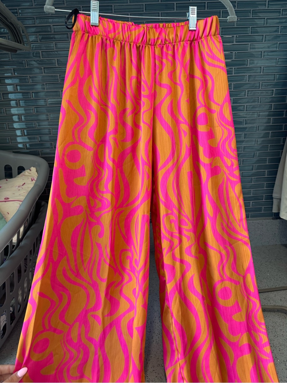 Wide-Leg Printed Pants in Pink & Orange
